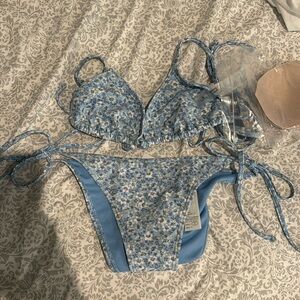 Abercrombie and Fitch Blue Bikini S top answer M bottoms